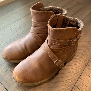 Girls ankle brown boots, size 2, pick up in Westminster, CA only